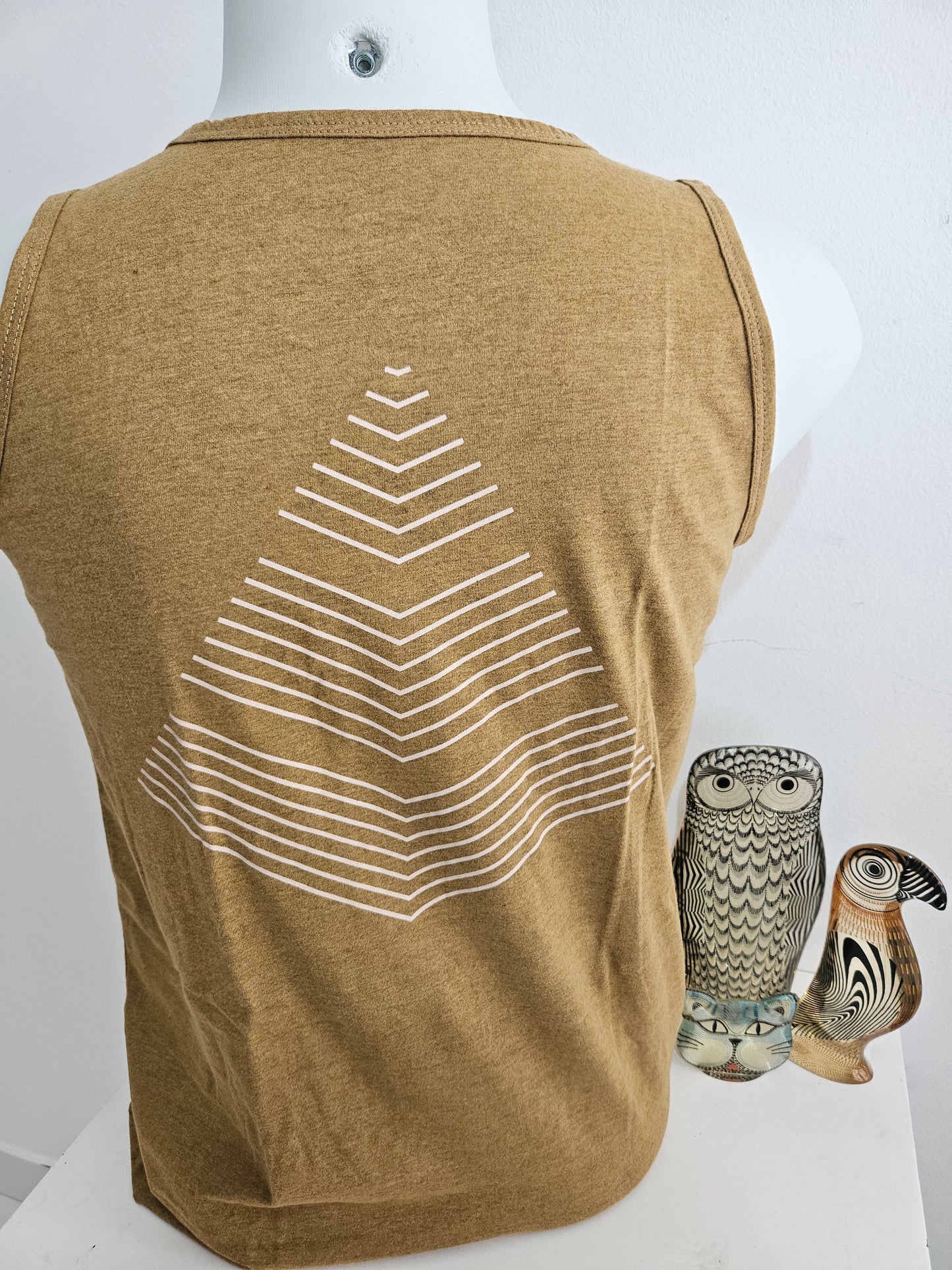 Regata Pirâmide em Linhas